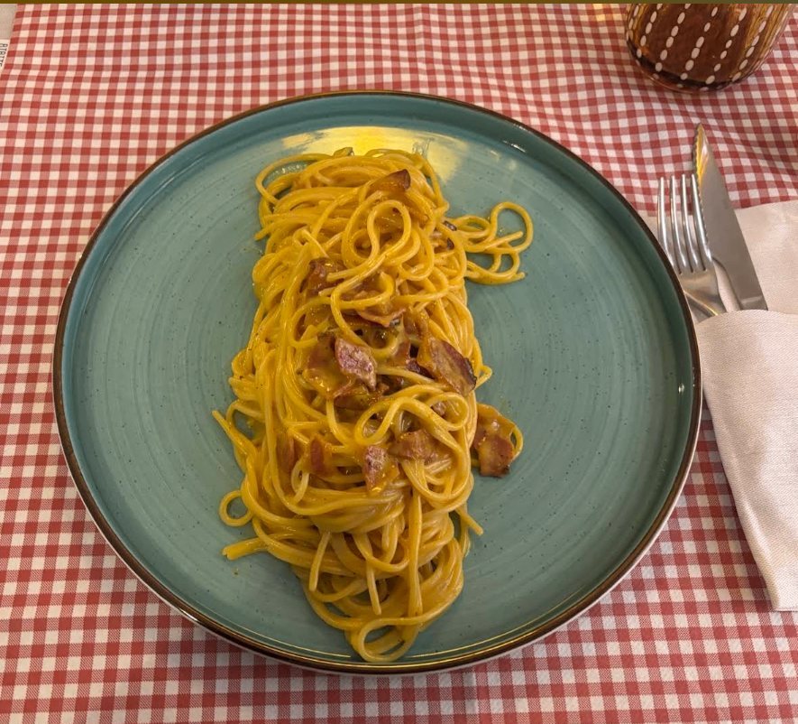Spaghetti alla carbonara con guanciale croccante